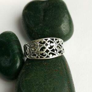 Tudor design filigree Sterling silver flower band ring size 9 🆕